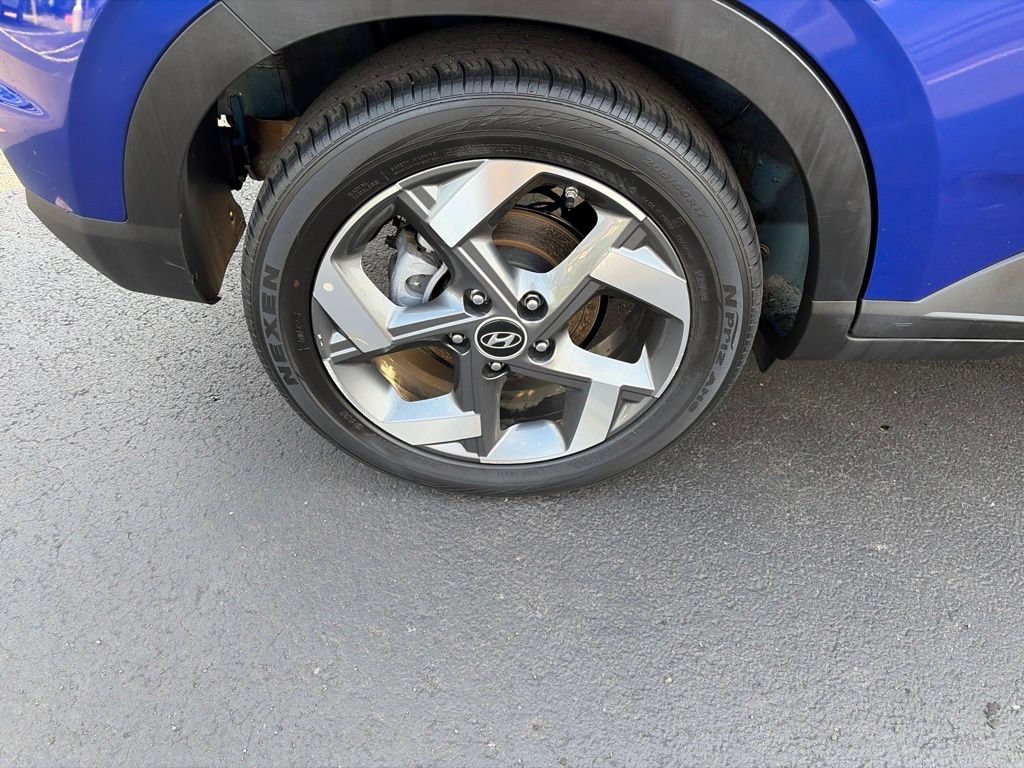Used 2025 Hyundai Venue SEL FWD image 9
