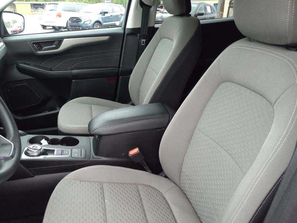 Used 2022 Ford Escape SE w/ SE Sport Appearance Package image 5