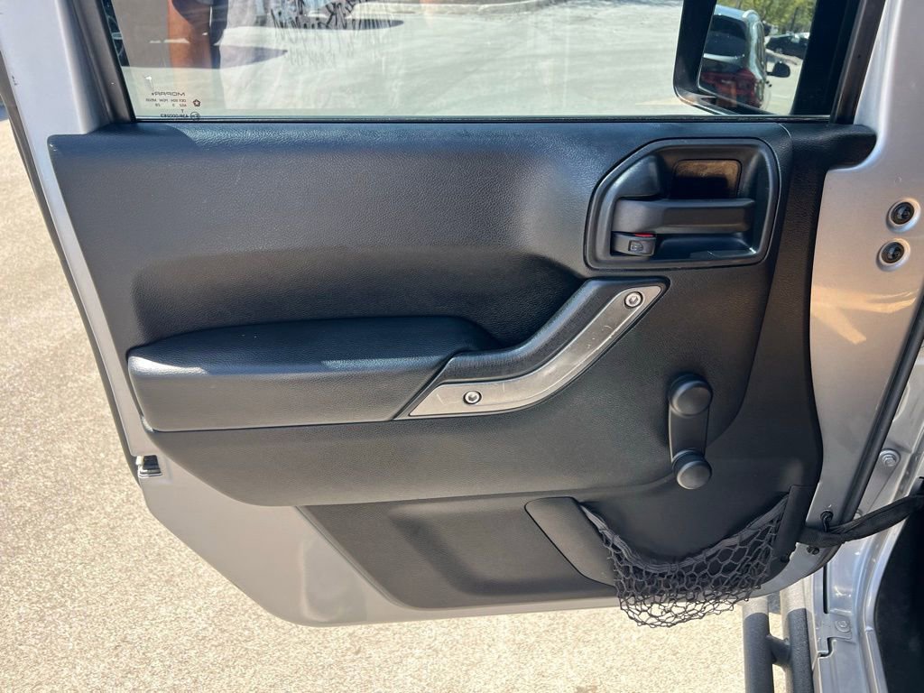 Used 2016 Jeep Wrangler Unlimited Sport w/ Connectivity Group AWD/4WD image 16