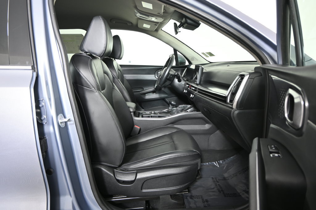 Used 2025 Kia Sorento S FWD image 13