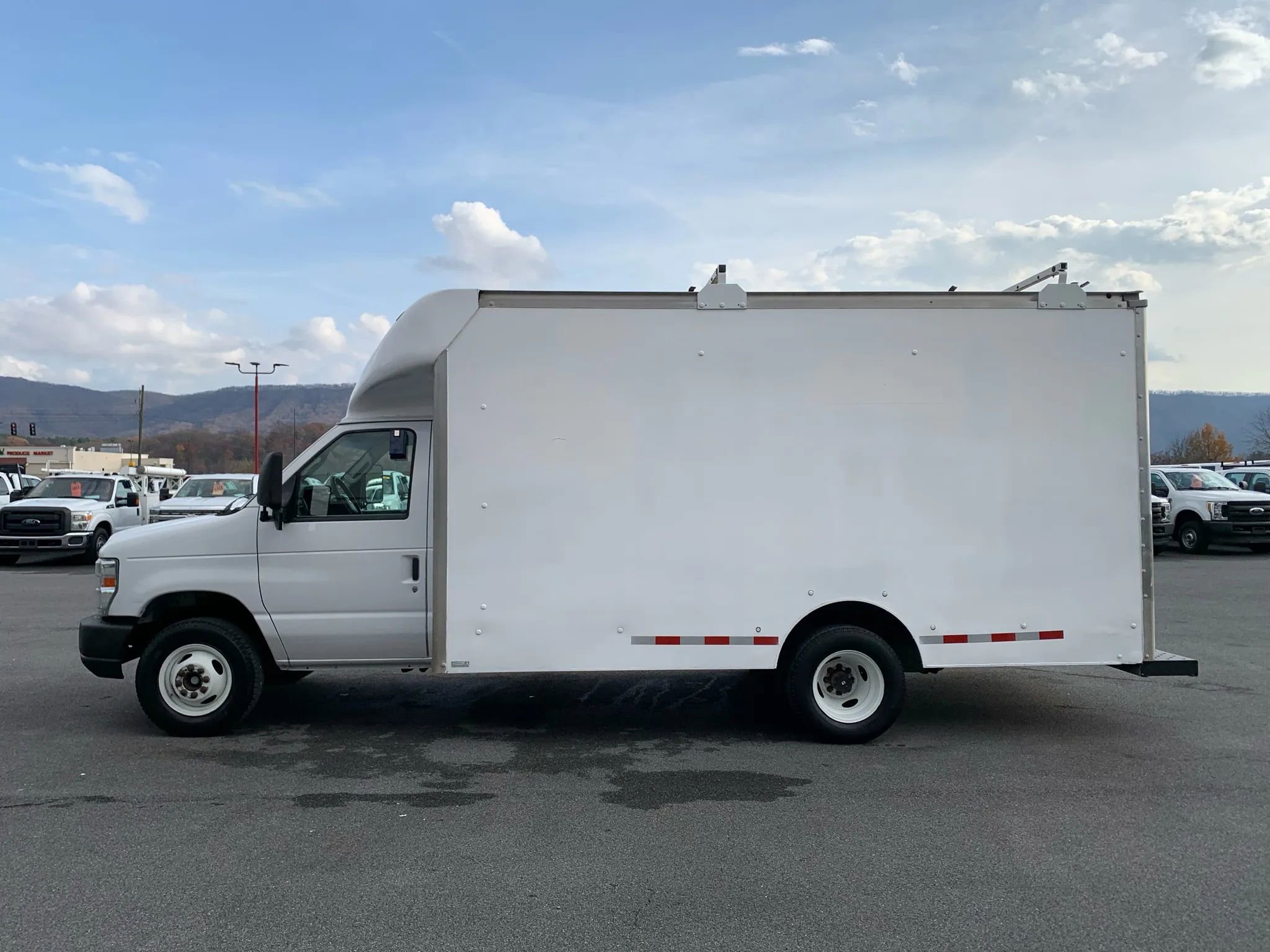 Used 2013 Ford E-450 and Econoline 450 Super Duty w/ PWR Locks & Windows Group RWD image 5