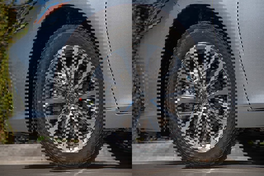 New 2025 Lexus ES 350 image 7