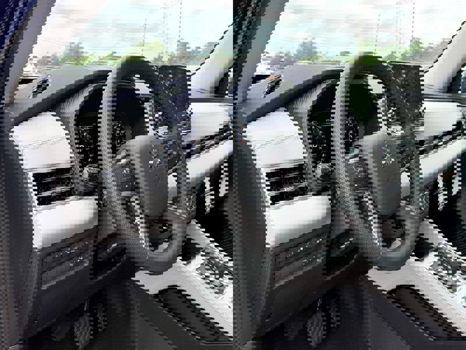 New 2025 Mitsubishi Outlander 4WD Plug-In Hybrid image 3