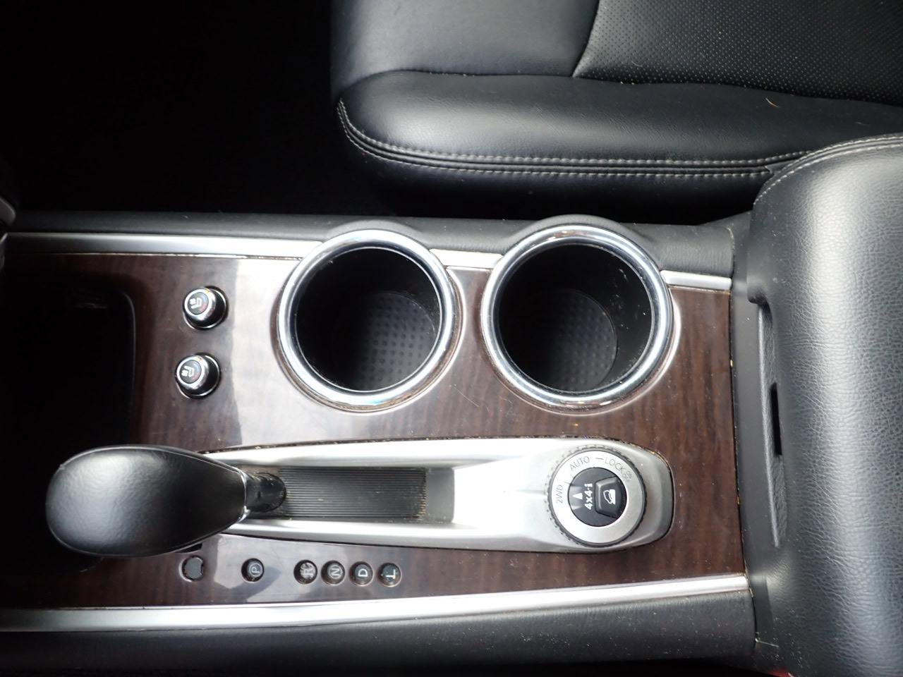 Used 2015 Nissan Pathfinder Platinum w/ Family Entertainment Package image 33