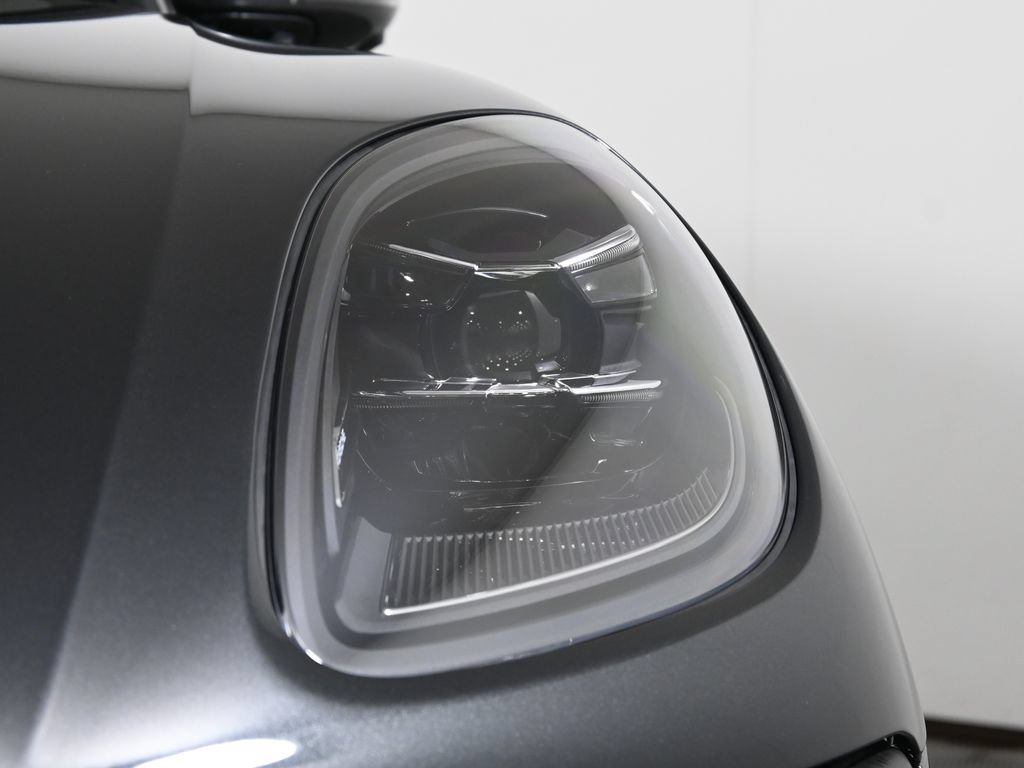 New 2026 Porsche Macan AWD/4WD image 11