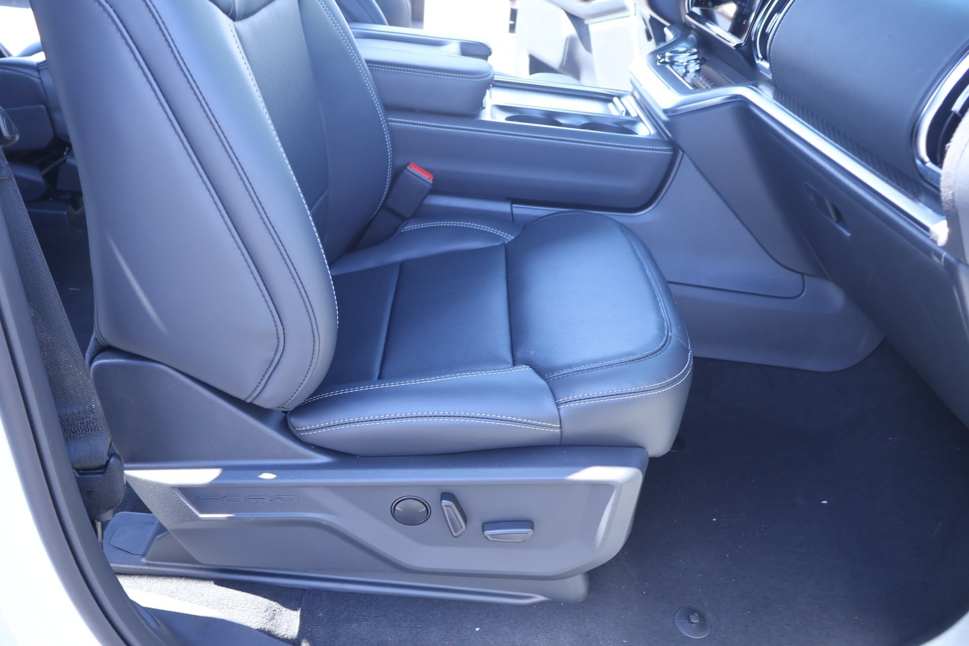 New 2027 Ford Expedition Platinum w/ Stealth Performance Package AWD/4WD image 16