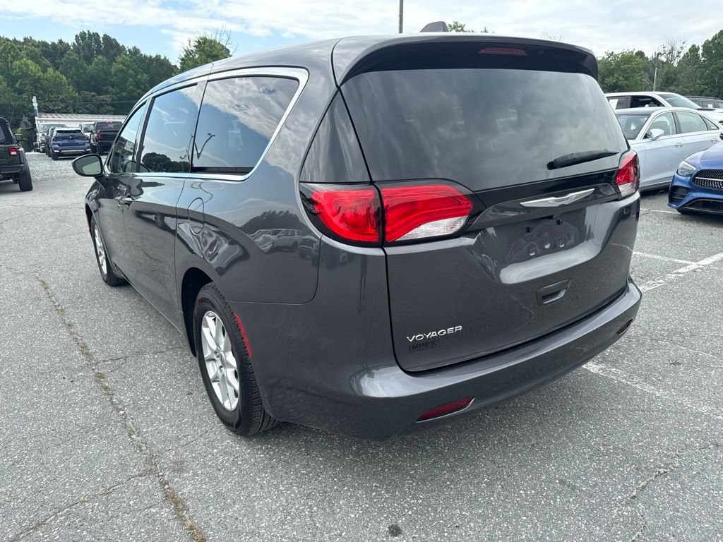 Used 2021 Chrysler Voyager LX FWD image 5
