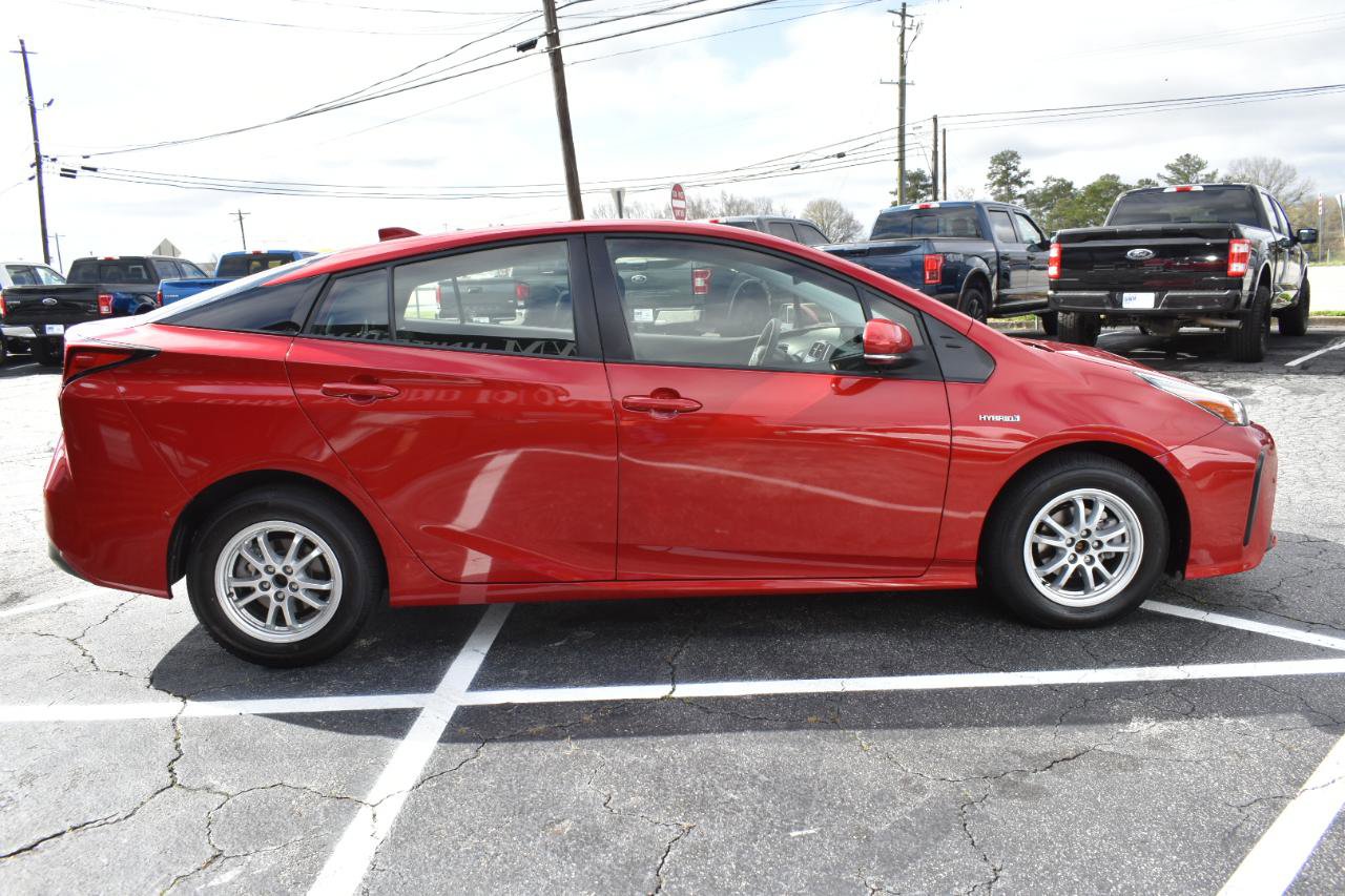Used 2022 Toyota Prius LE FWD image 5