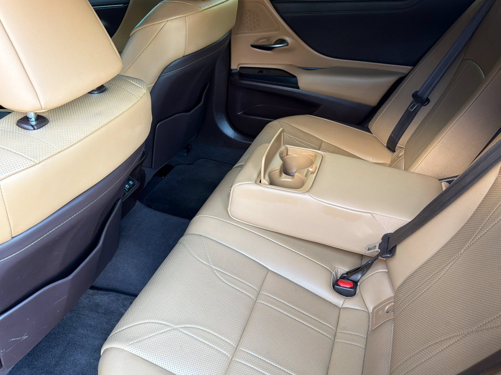 Used 2019 Lexus ES 300h w/ Accessory Package 2 FWD image 9