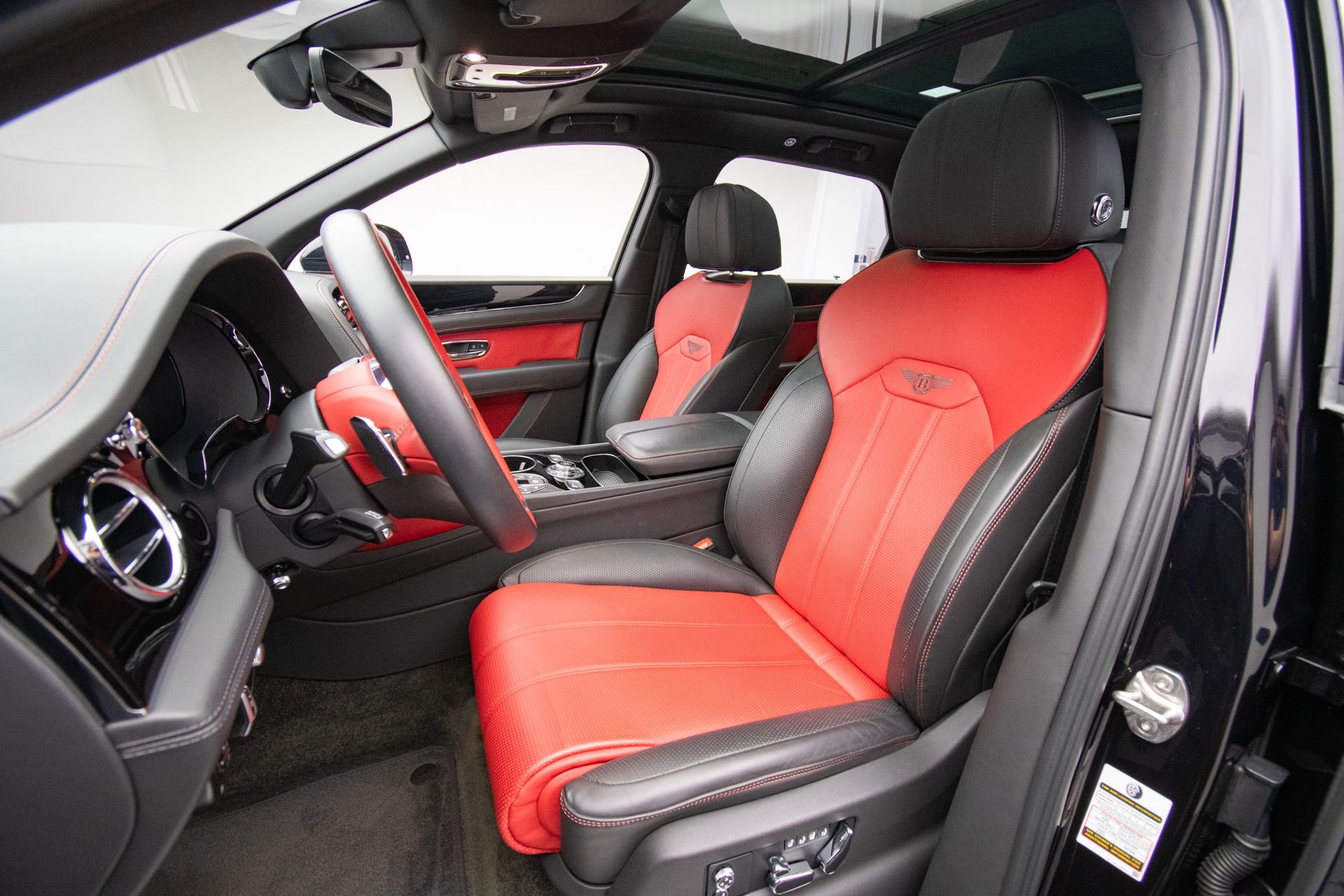 Used 2022 Bentley Bentayga image 13