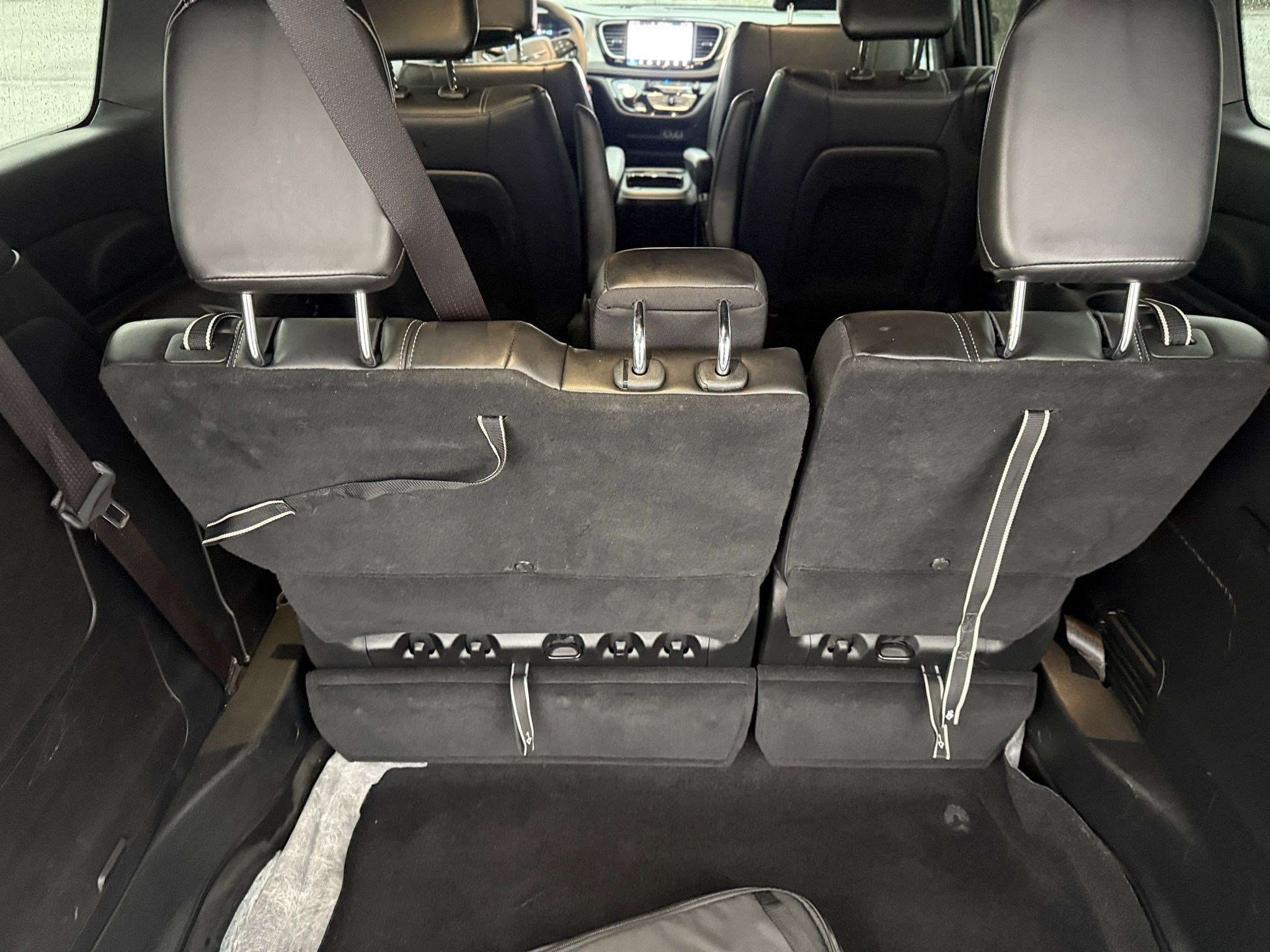 Used 2024 Chrysler Pacifica Limited FWD image 16