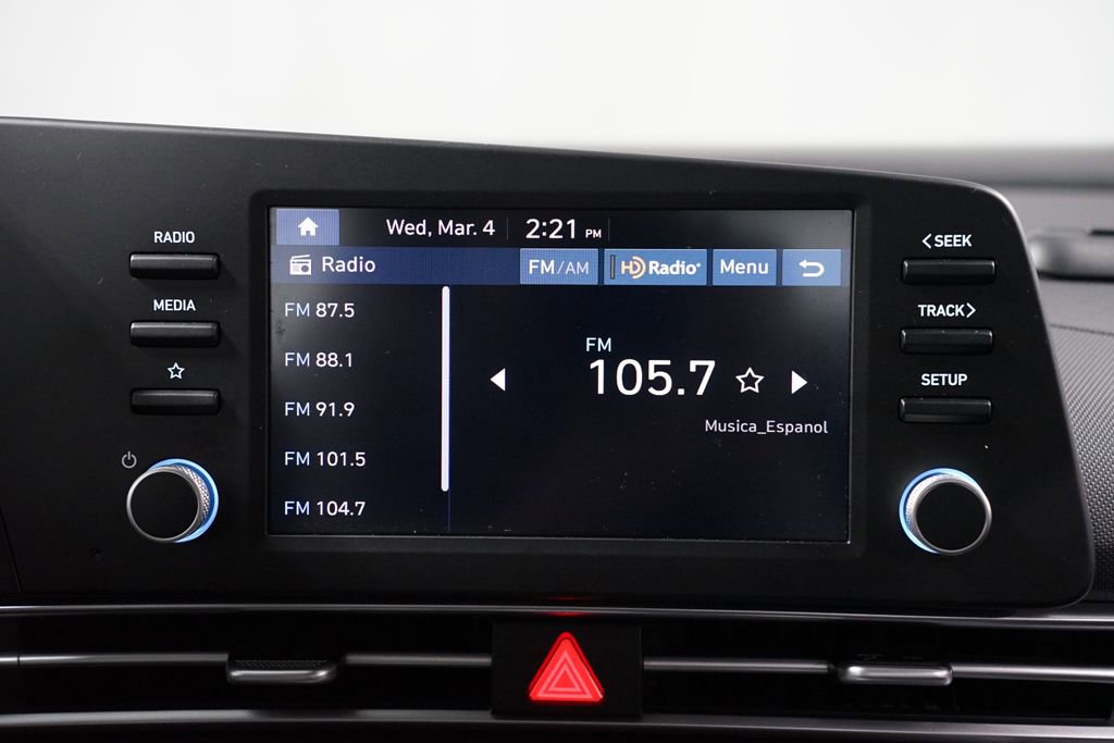 Used 2024 Hyundai Elantra SE image 17