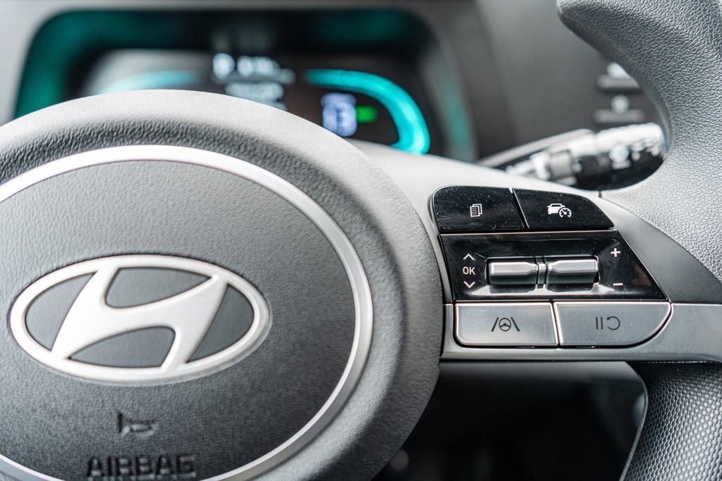 Certified 2025 Hyundai Elantra Blue image 26