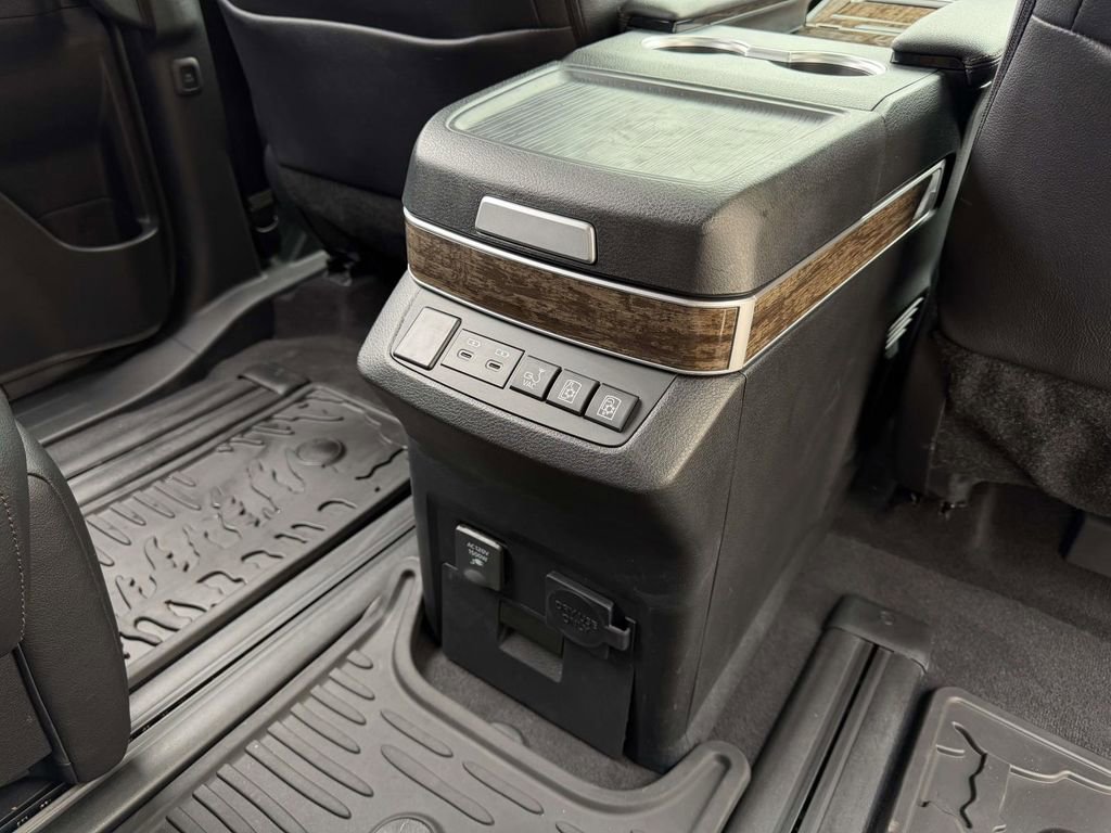 Used 2025 Toyota Sienna Platinum image 16