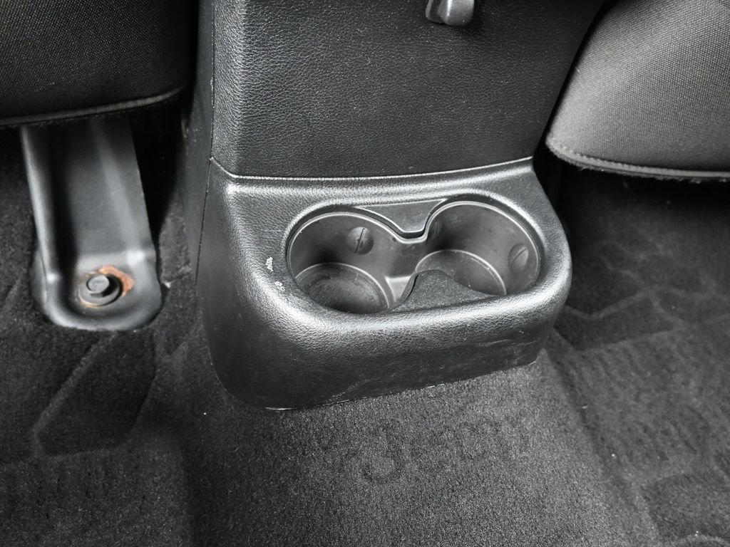 Used 2018 Jeep Wrangler Unlimited Sahara w/ Connectivity Group image 29