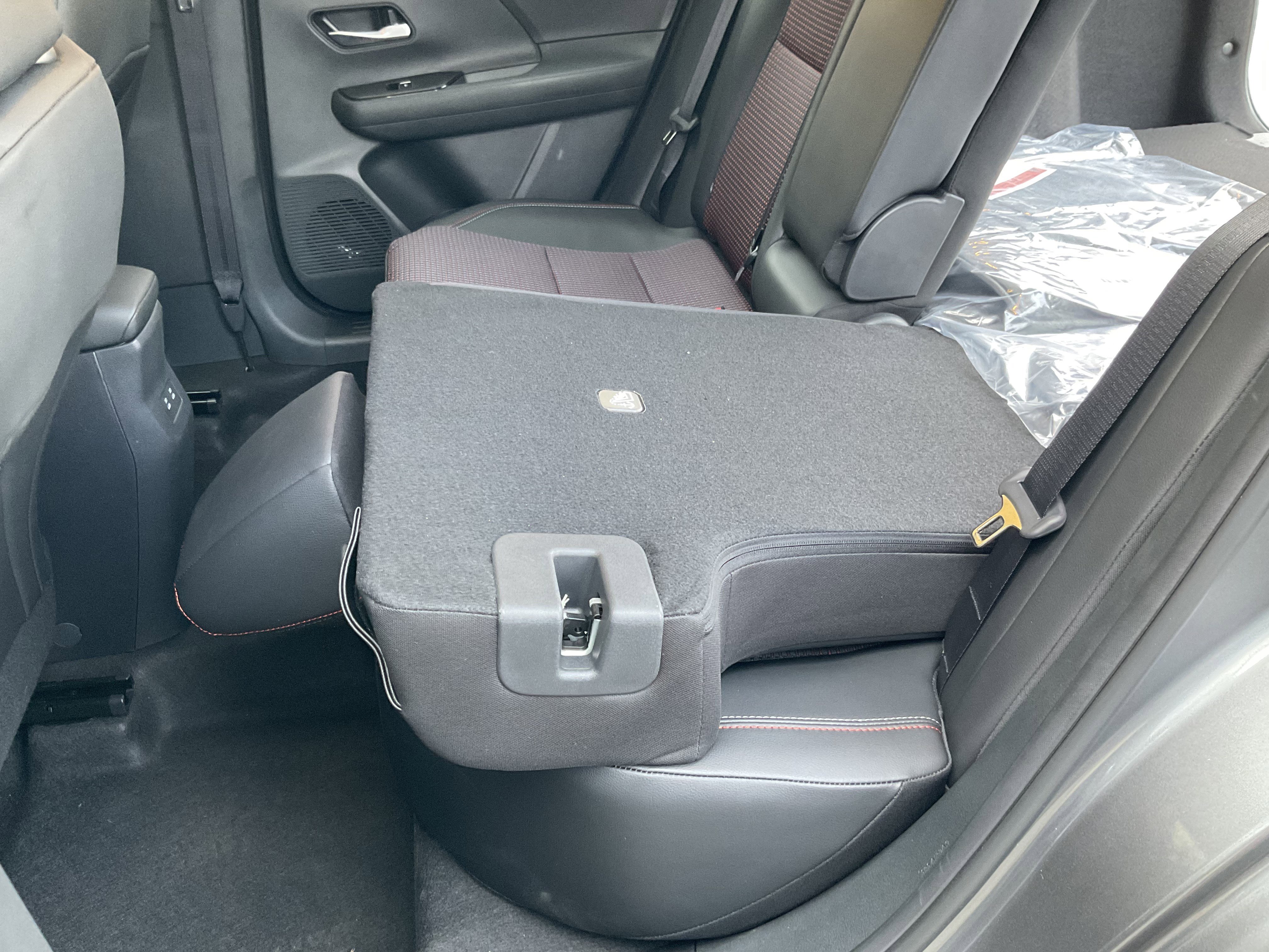 Used 2026 Nissan Kicks SR w/ Cold Weather Package image 38