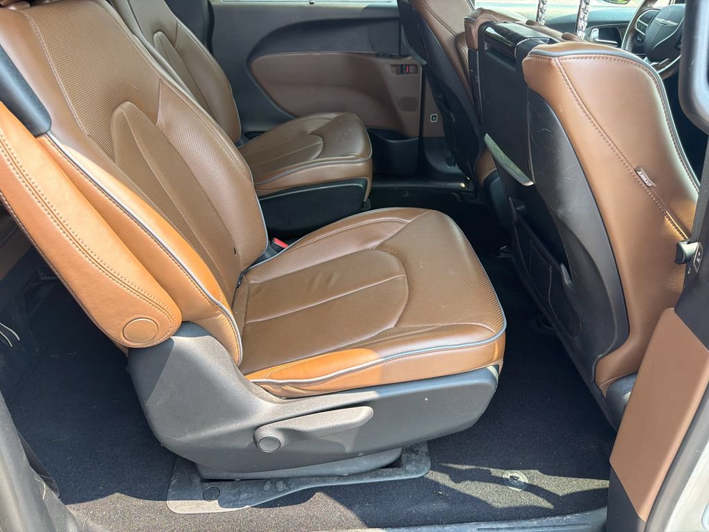 Used 2020 Chrysler Pacifica Limited w/ Advanced Safetytec Group FWD image 25