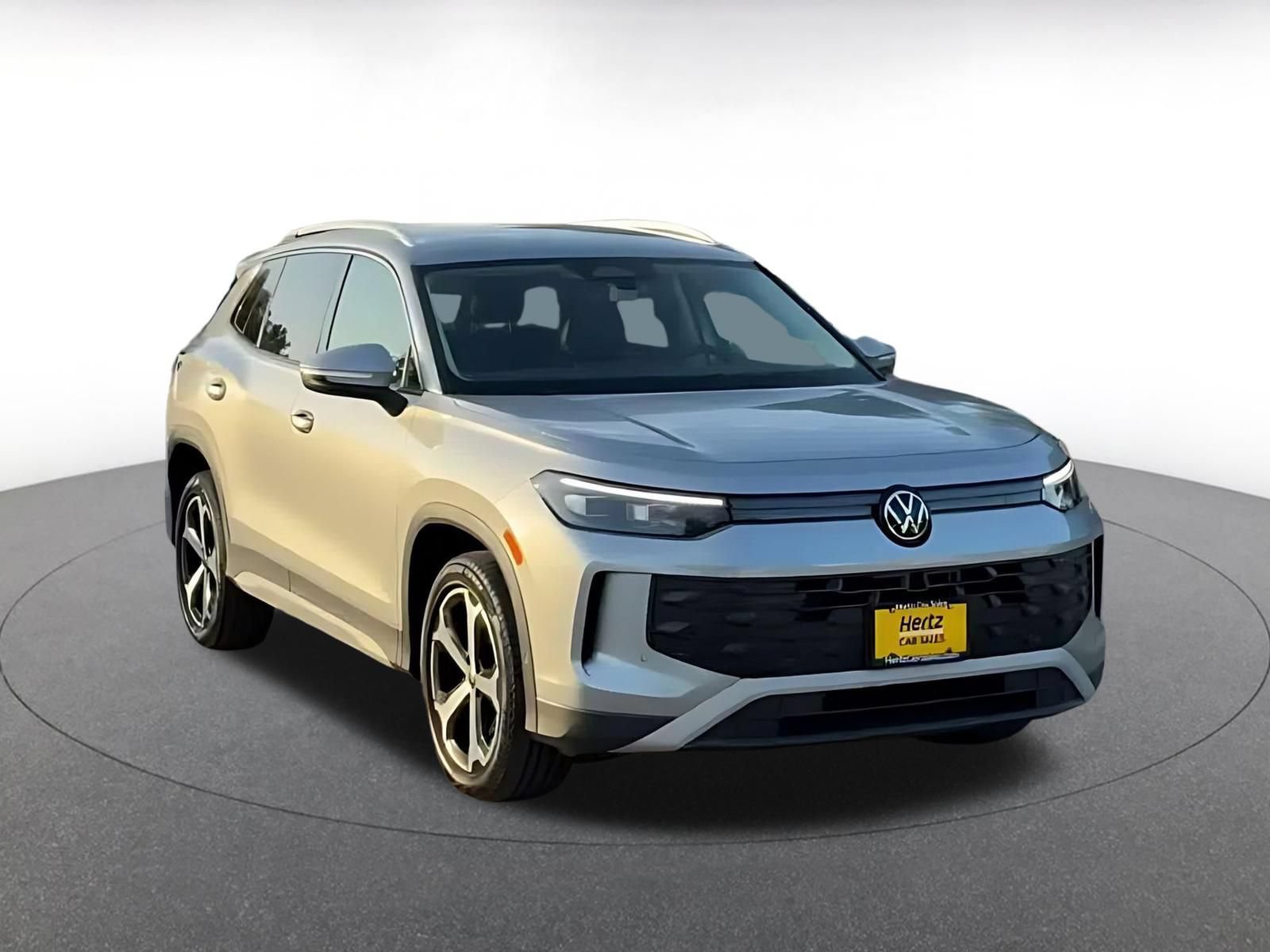 Used 2026 Volkswagen Tiguan SE AWD/4WD image 3