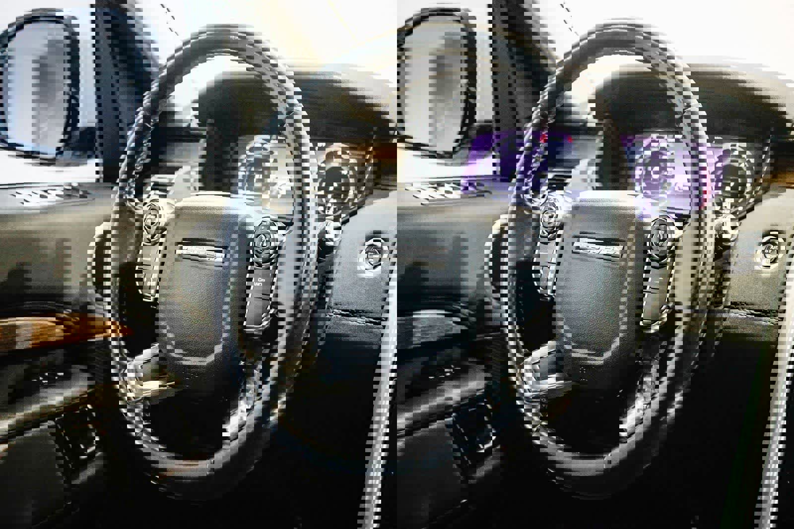 Used 2018 Land Rover Discovery HSE image 15