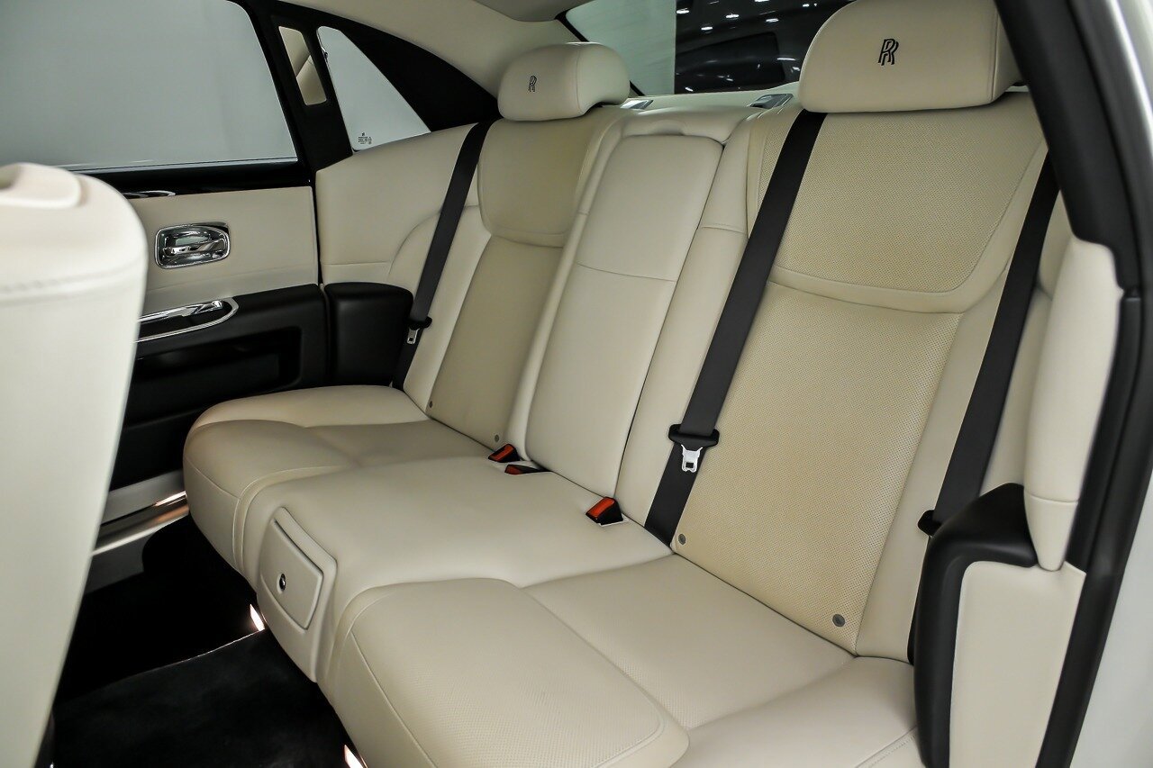 Used 2016 Rolls-Royce Ghost RWD image 24