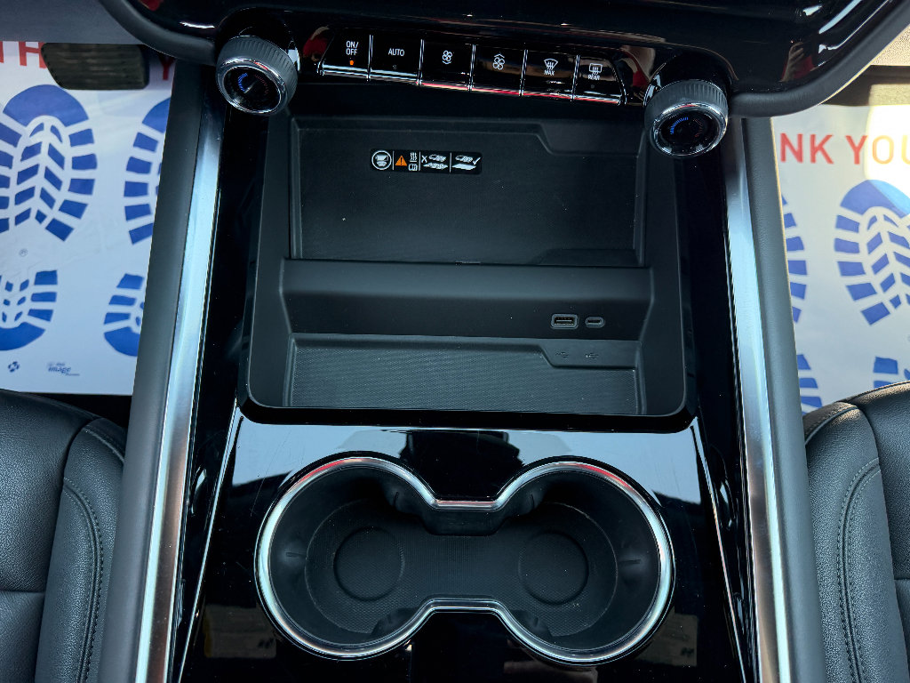 Used 2025 Chevrolet Suburban Z71 AWD/4WD image 24