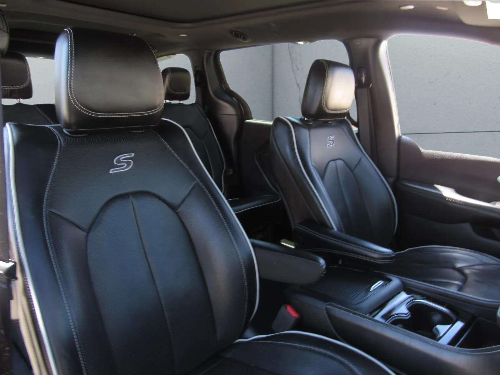 Used 2025 Chrysler Pacifica Limited FWD image 11
