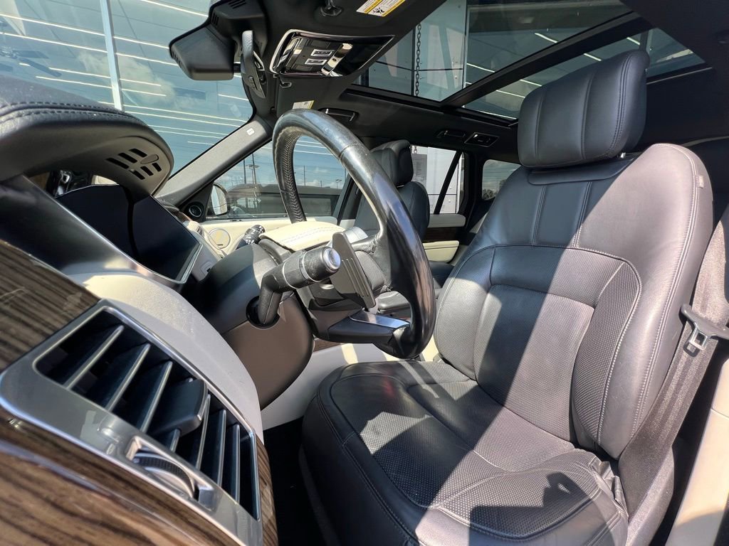 Used 2018 Land Rover Range Rover HSE image 17