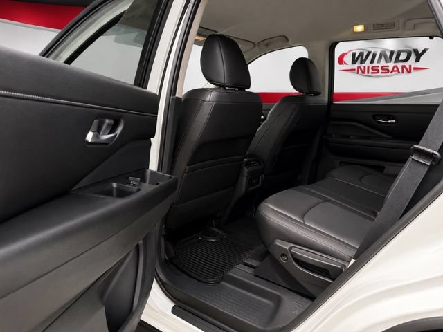 Used 2024 Nissan Pathfinder SL w/ Black Appearance Package FWD image 9