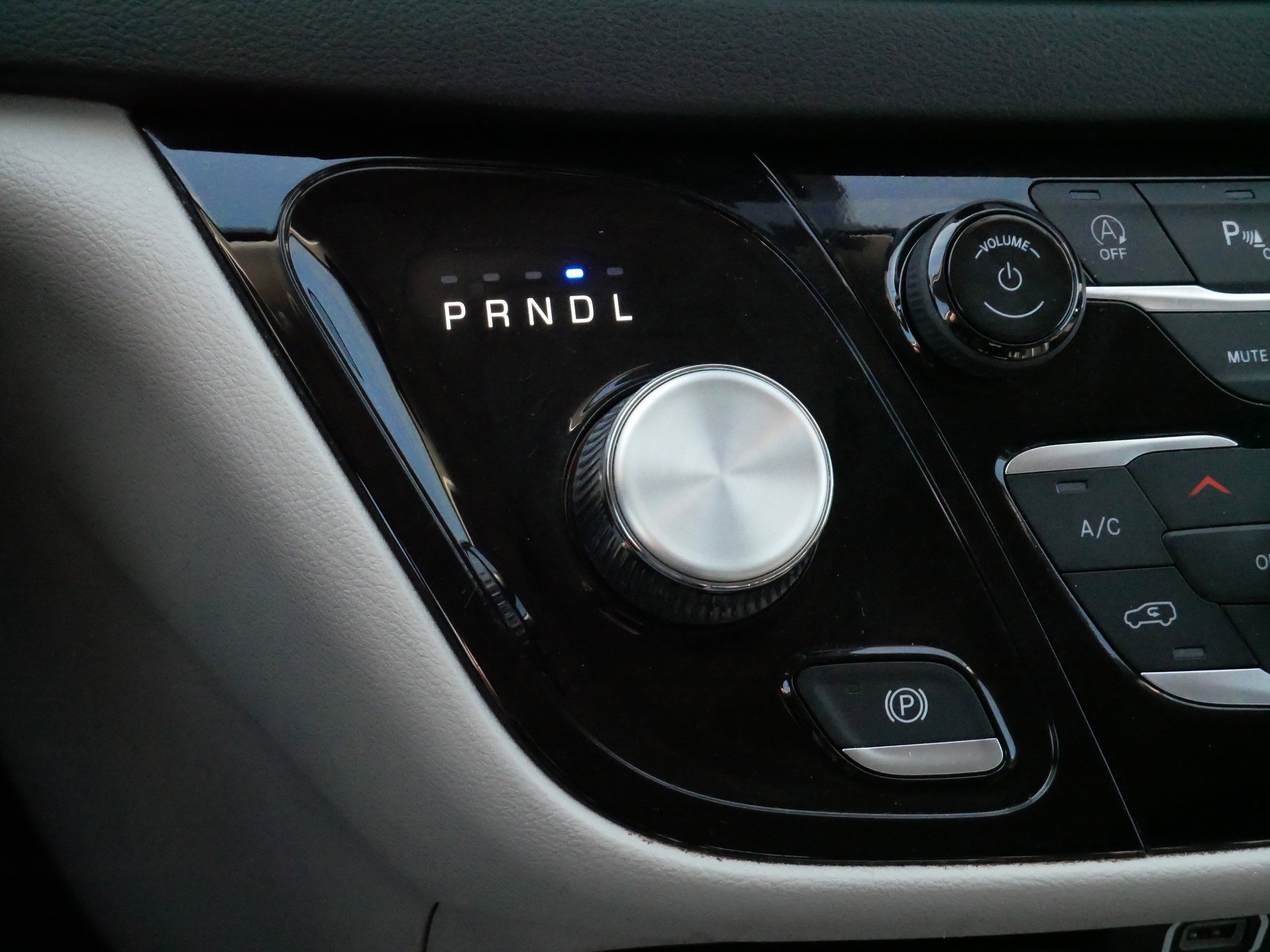 Used 2024 Chrysler Pacifica Touring-L image 24