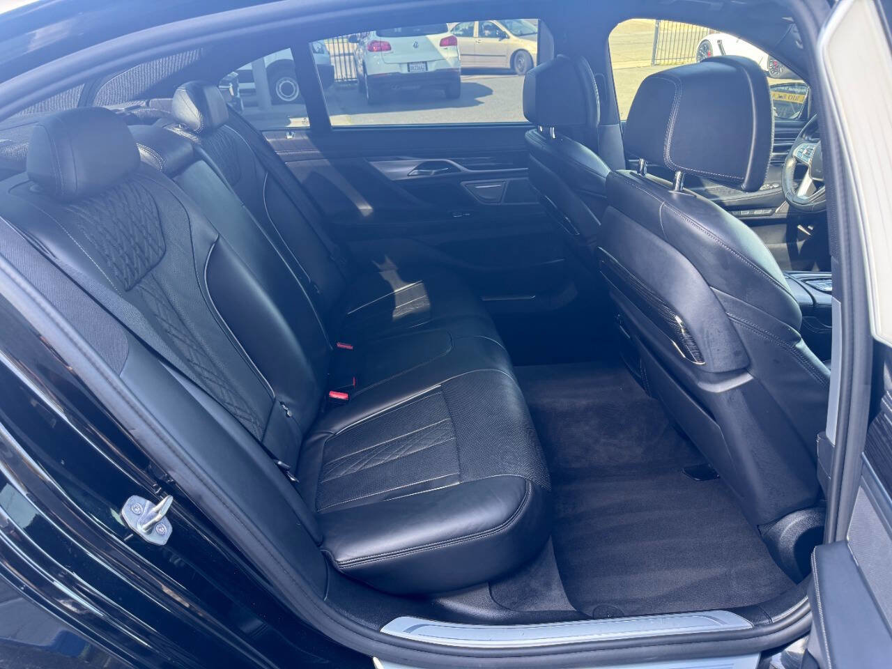 Used 2016 BMW 750i RWD image 13