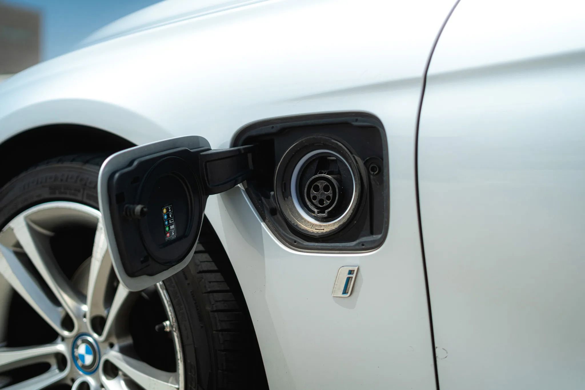 Used 2018 BMW 330e 330e iPerformance Sedan 4D image 15