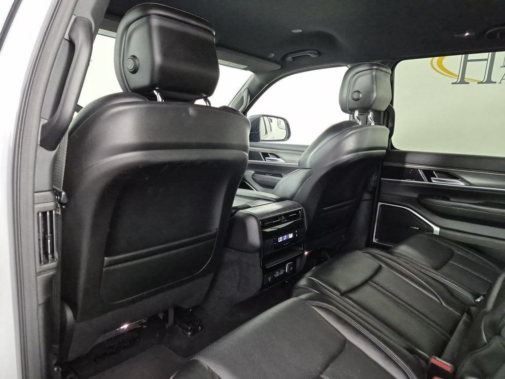 Used 2024 Jeep Wagoneer Series II AWD/4WD image 31