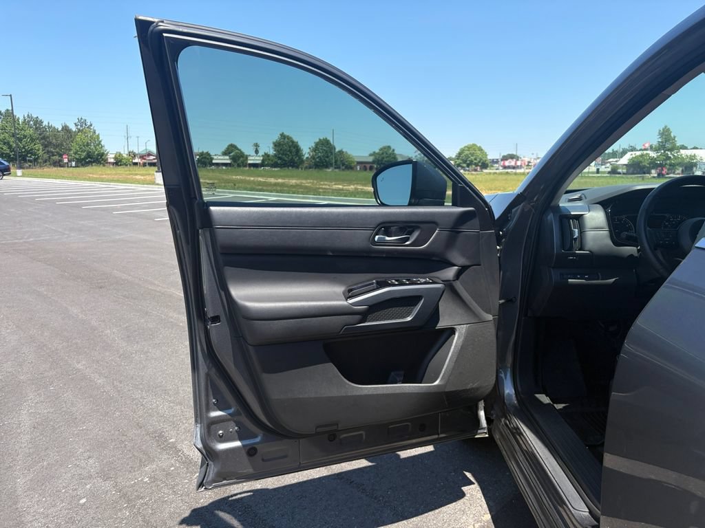 Used 2024 Nissan Pathfinder SL AWD/4WD image 13