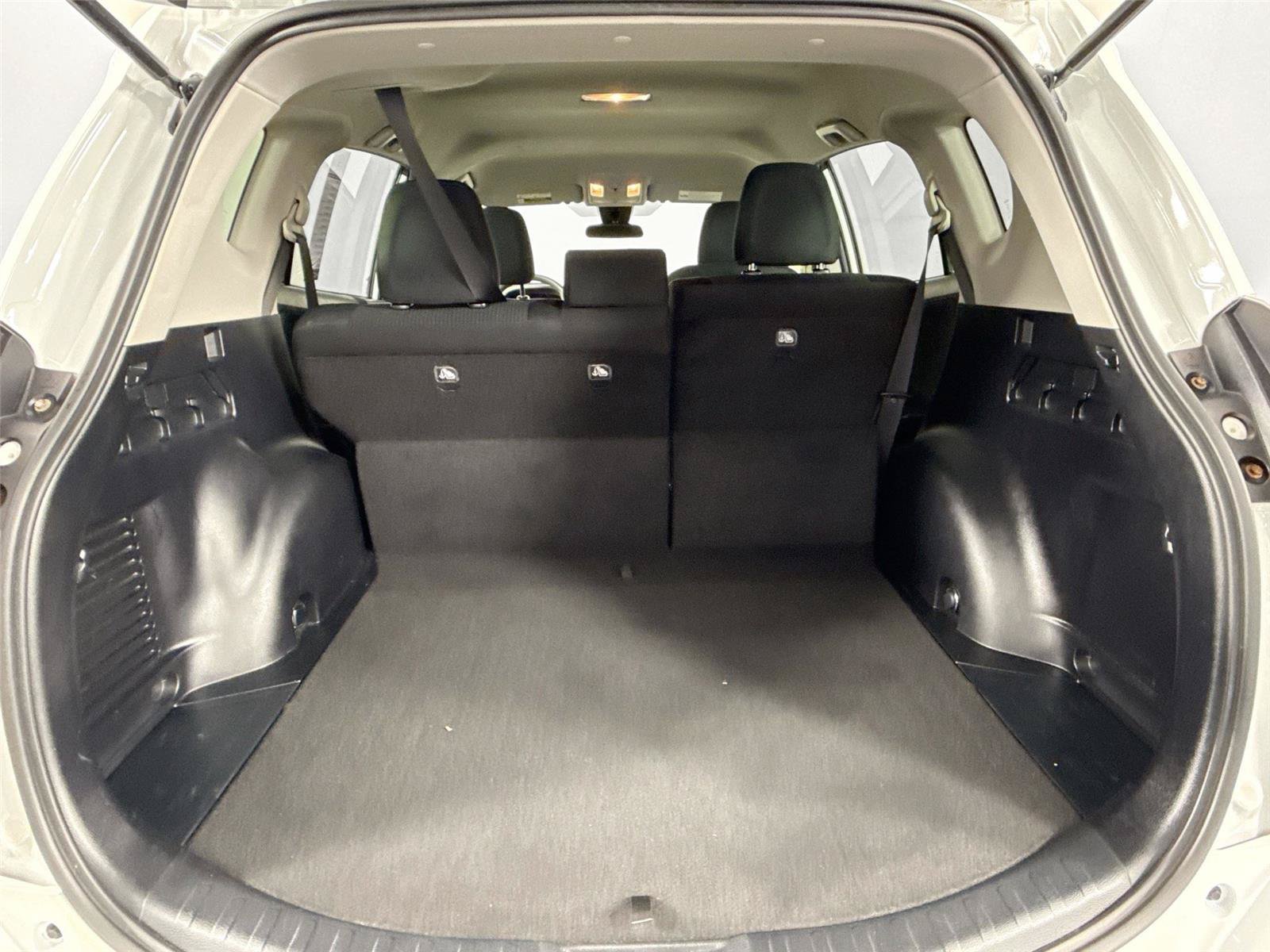 Used 2018 Toyota RAV4 LE w/ All Weather Liner Package AWD/4WD image 33