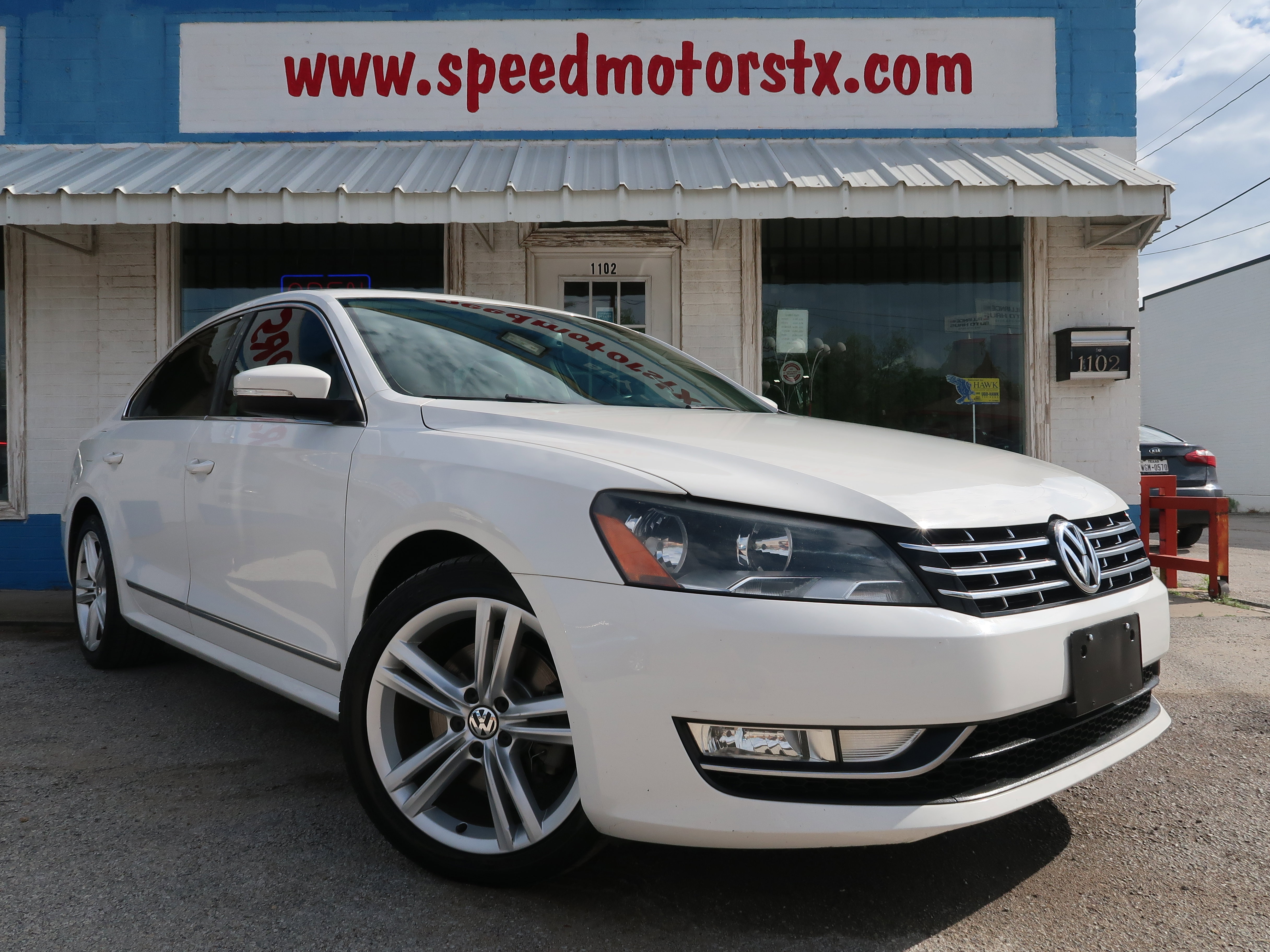 Used 2014 Volkswagen Passat TDI SE FWD image 2