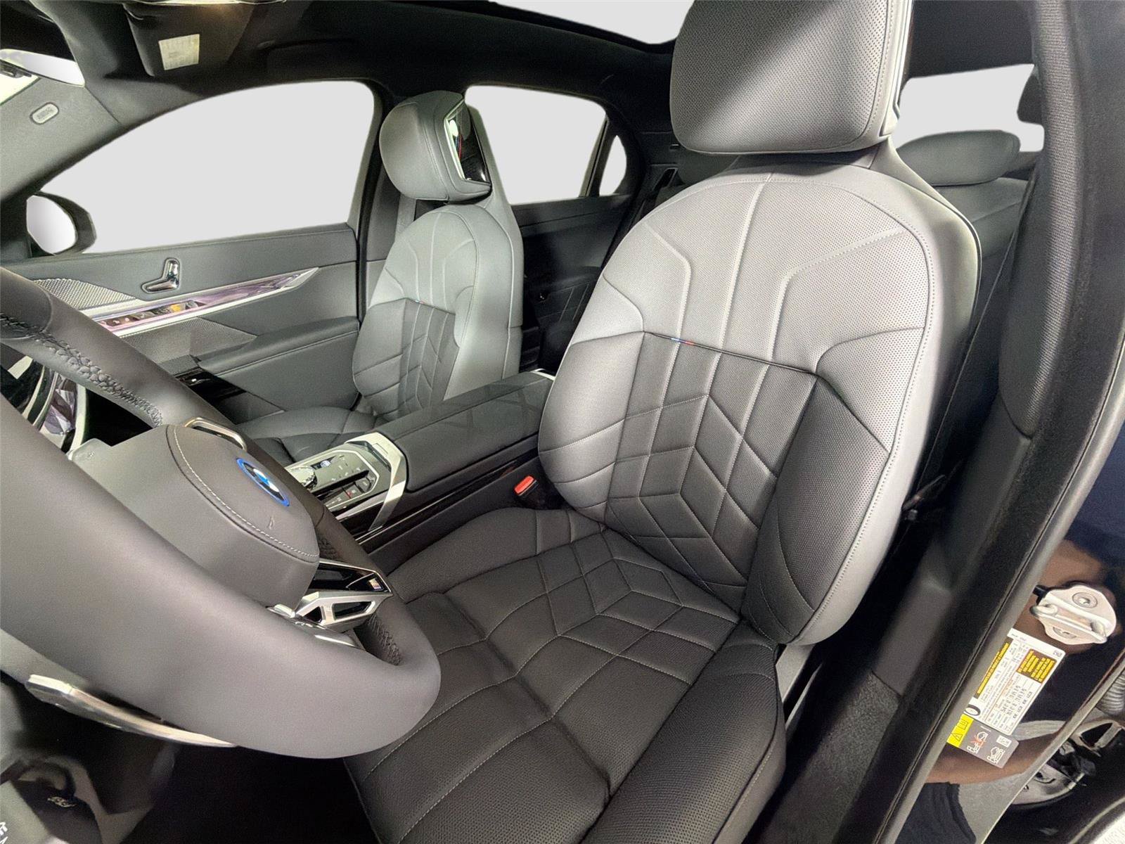 New 2026 BMW 750e xDrive w/ Premium Package AWD/4WD image 18