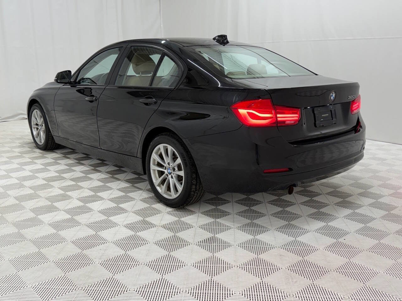 Used 2016 BMW 320i Sedan image 10