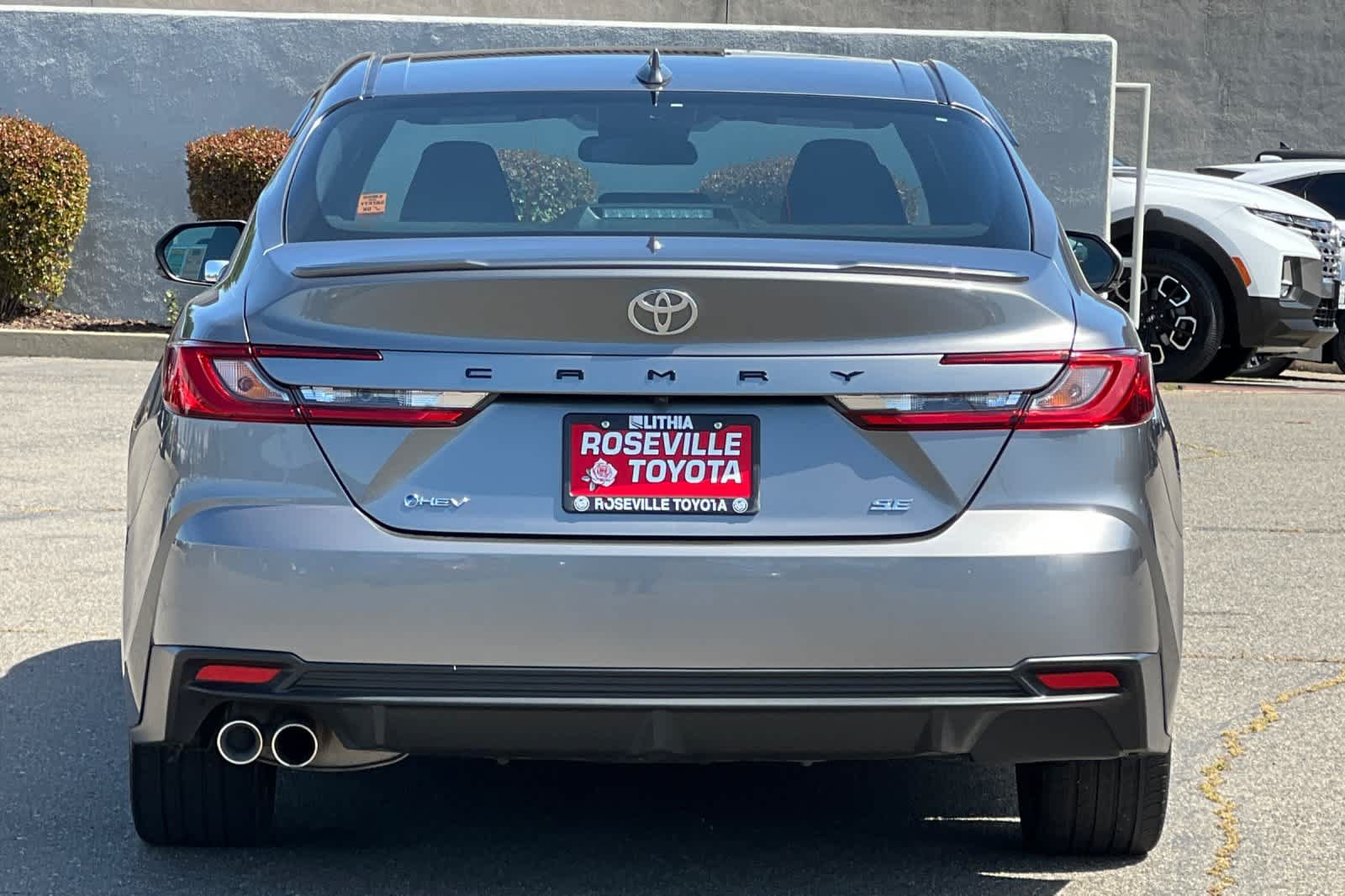 Used 2025 Toyota Camry SE FWD image 8