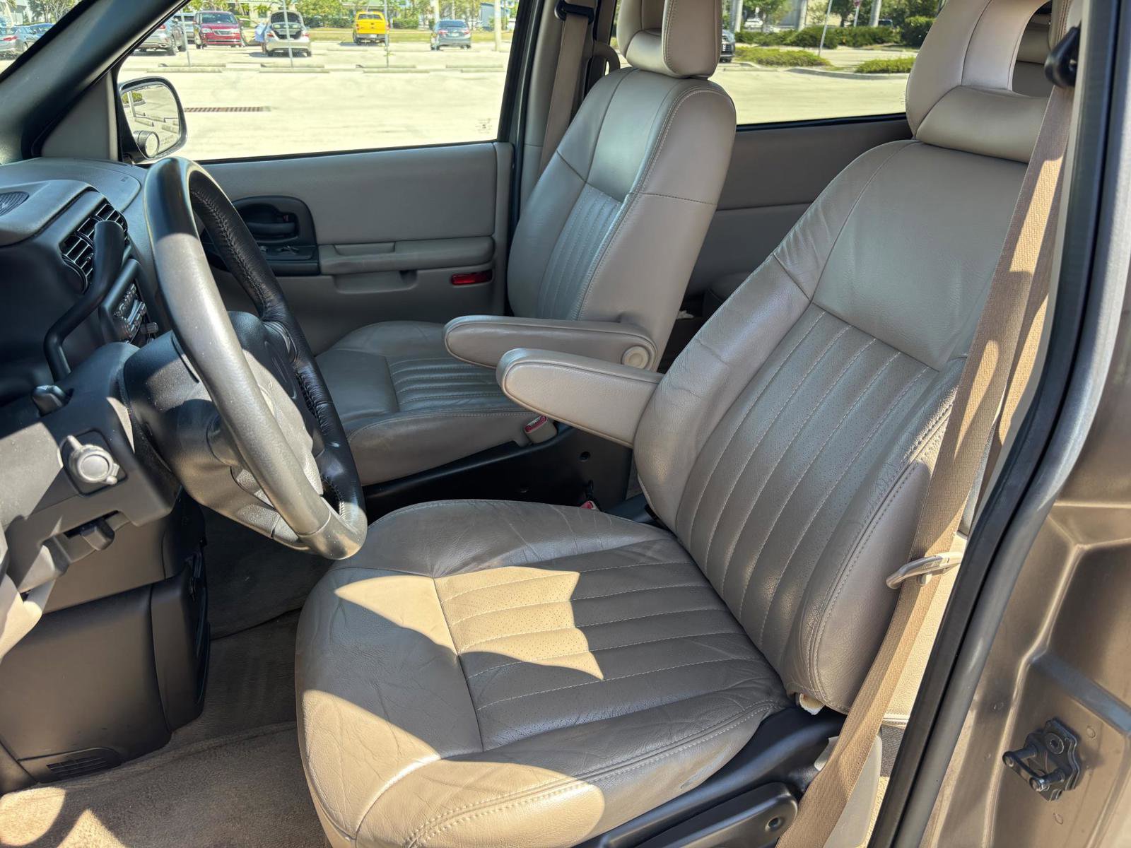 Used 2002 Pontiac Montana Extended w/ Premium Seating Pkg image 11