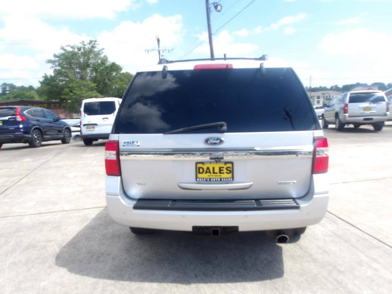 Used 2015 Ford Expedition XLT w/ Equipment Group 201A RWD image 12