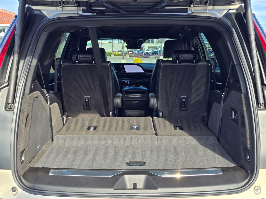 Used 2023 Cadillac Escalade Premium Luxury image 34