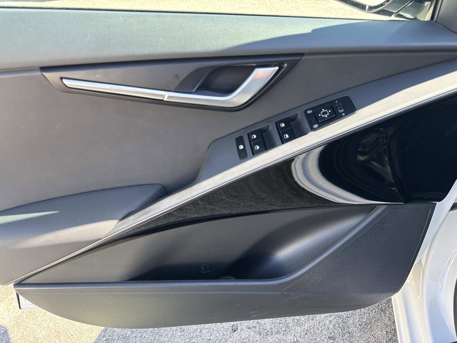 Used 2025 Kia Niro Wind image 14