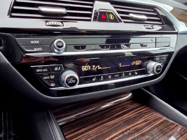 Used 2022 BMW 530e w/ Premium Package RWD image 34