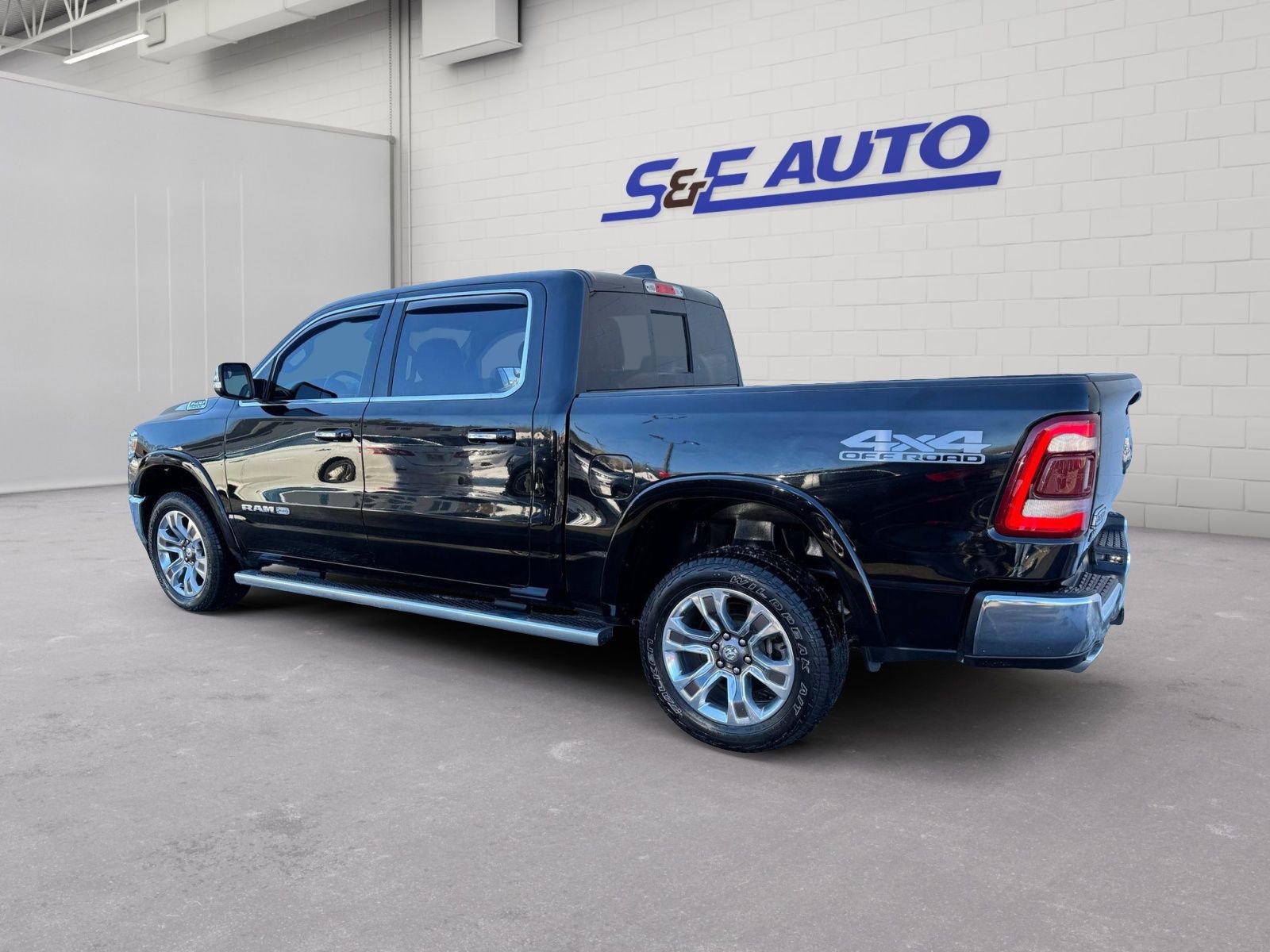 Used 2022 RAM 1500 Limited w/ Off-Road Group image 3