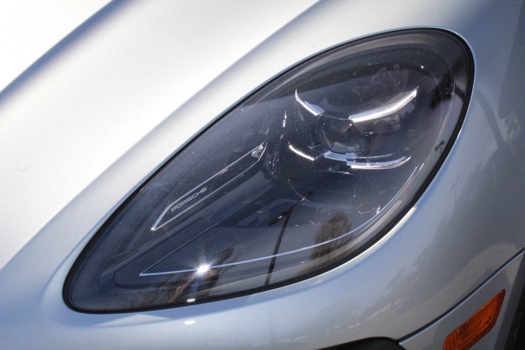 Used 2025 Porsche Macan image 11