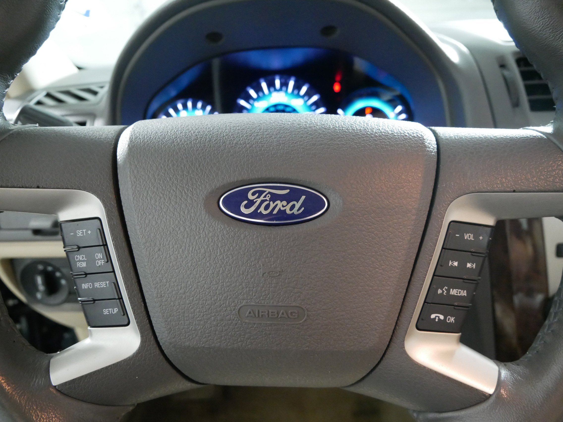 Used 2012 Ford Fusion SEL image 25
