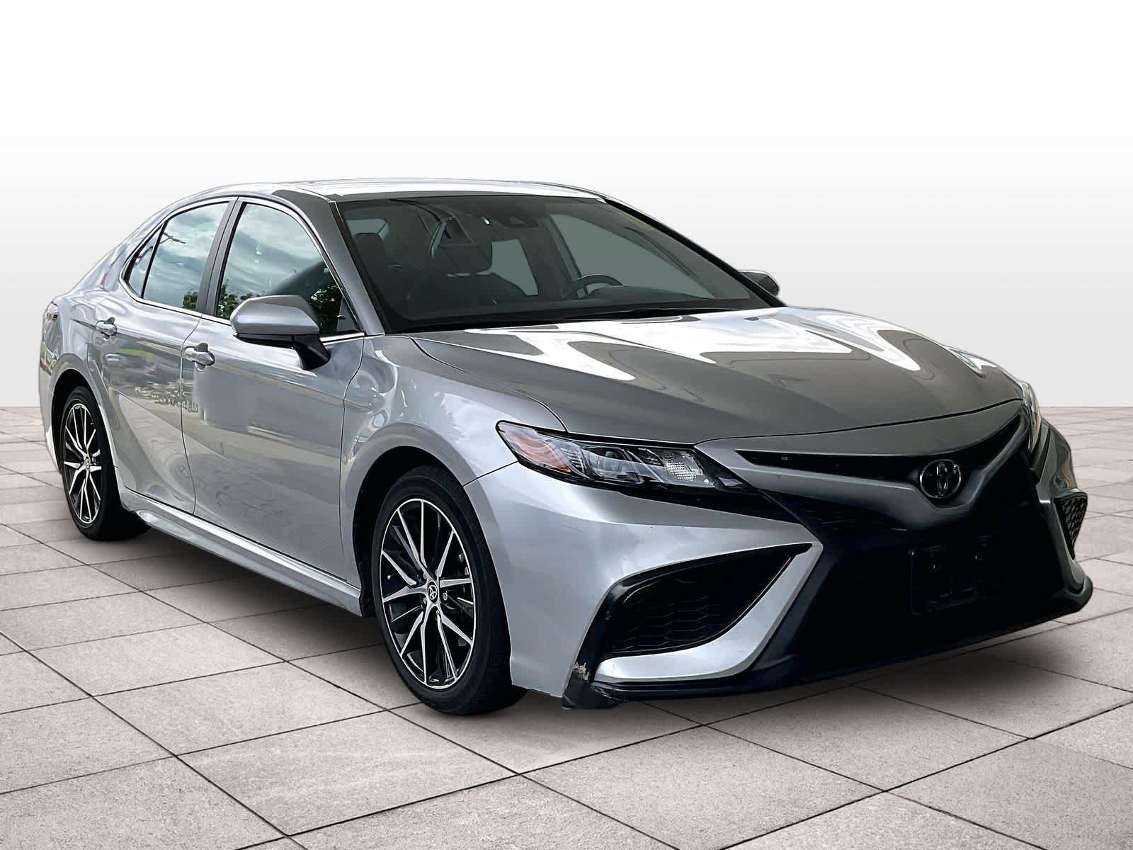 Used 2021 Toyota Camry SE FWD image 2