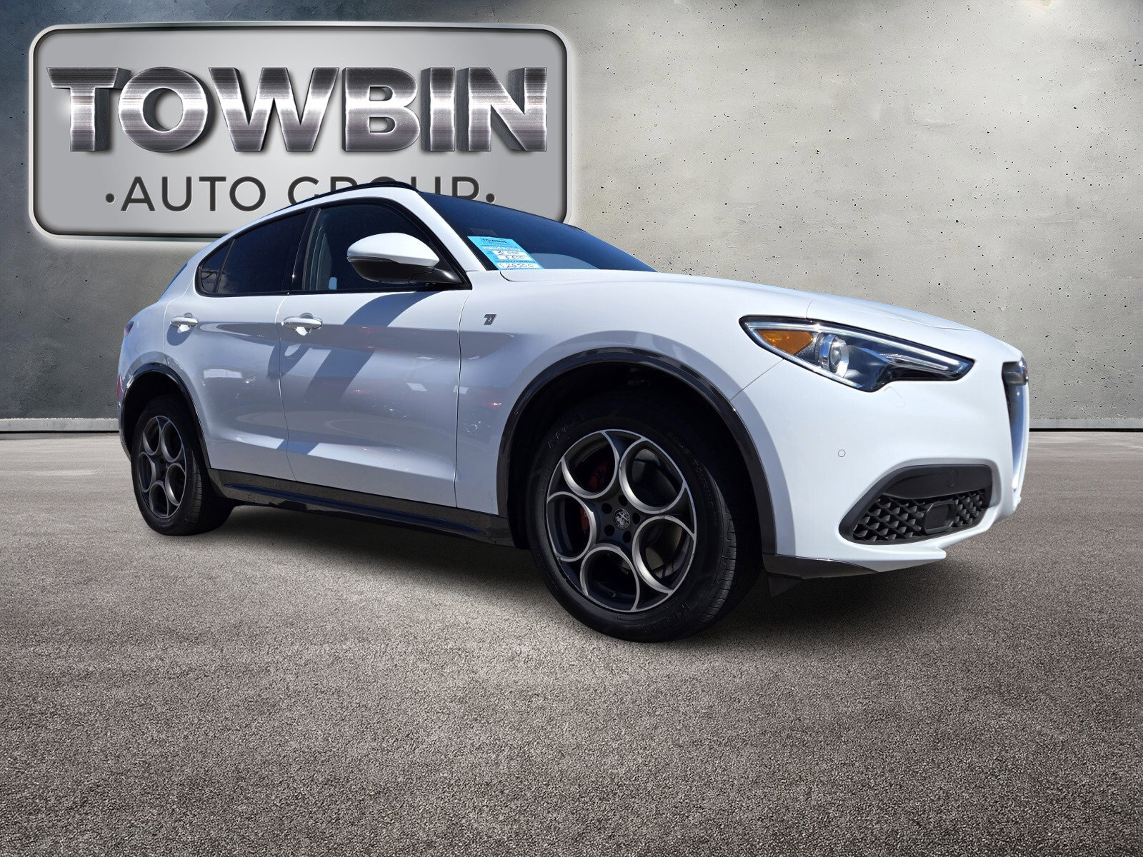 Used 2022 Alfa Romeo Stelvio Ti image 2