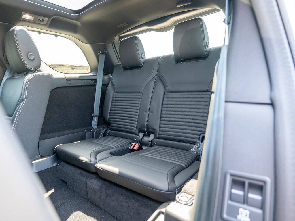 New 2025 Land Rover Discovery Dynamic SE image 23