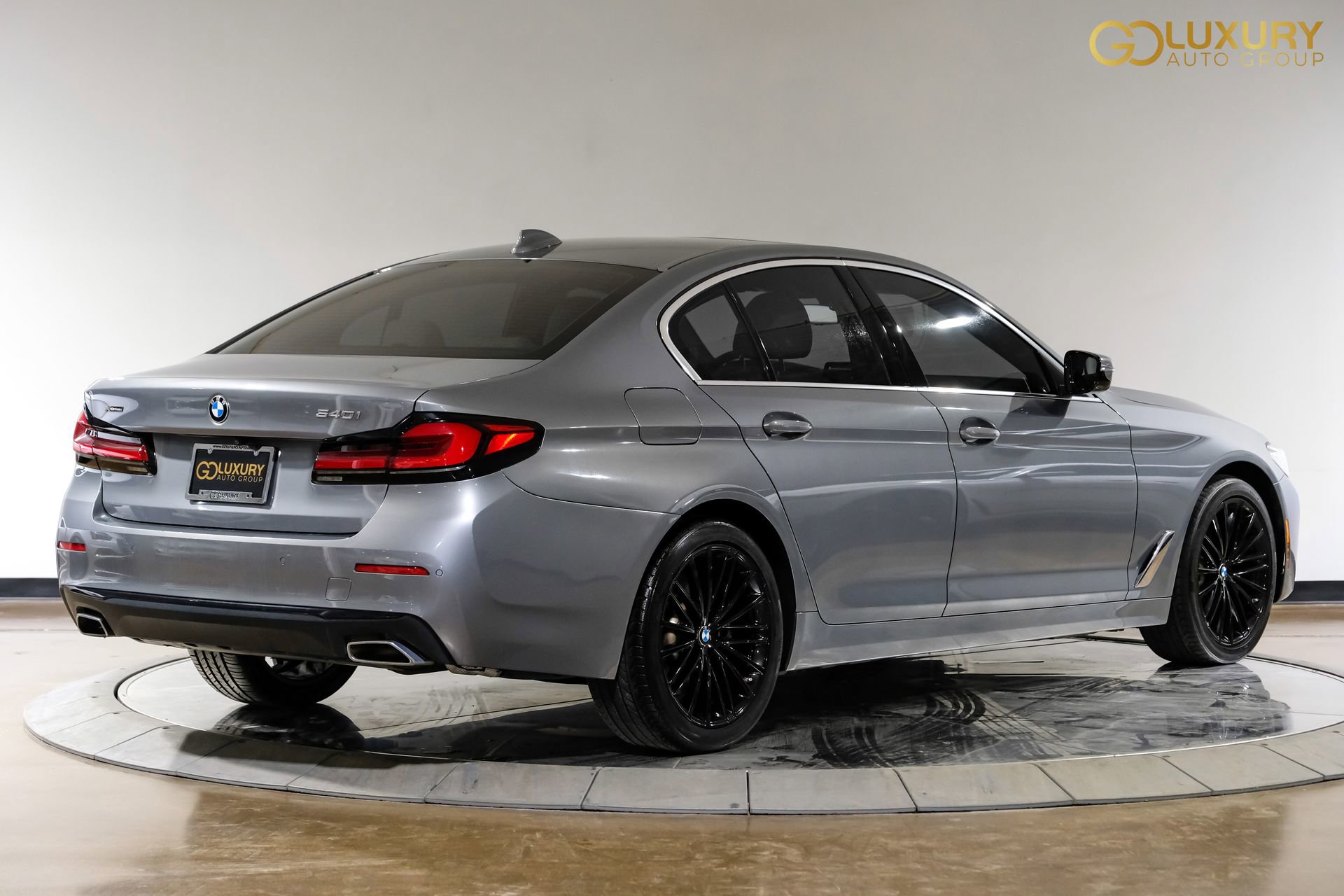 Used 2023 BMW 540i xDrive w/ Convenience Package AWD/4WD image 10